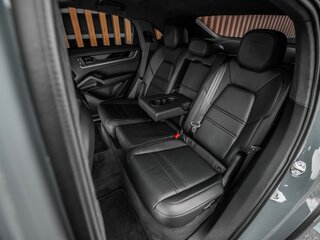 2025 Porsche Cayenne S Coupé III Рестайлинг, серый, 24822400 рублей, вид 4