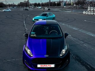 2017 Ford Fiesta Mk6 Рестайлинг, красный, 899000 рублей, вид 4