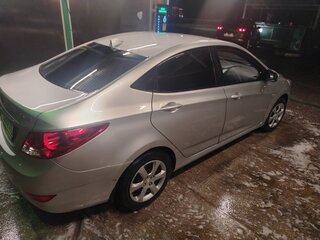 2012 Hyundai Solaris I, серебристый, 715000 рублей, вид 3
