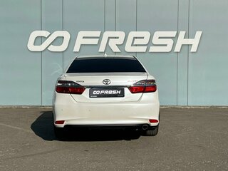 2015 Toyota Camry VII (XV50) Рестайлинг, белый, 1969000 рублей, вид 4