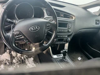 2016 Kia Ceed II Рестайлинг, красный, 780000 рублей, вид 2