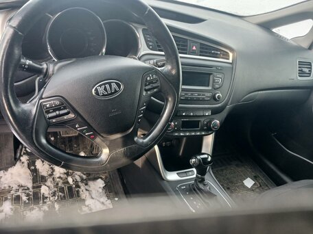 2016 Kia Ceed II Рестайлинг, красный, 780000 рублей, вид 4