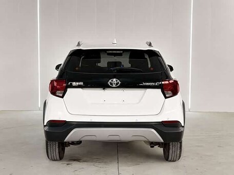 2022 Toyota Yaris L X XP150 Рестайлинг, белый, 1130000 рублей, вид 3
