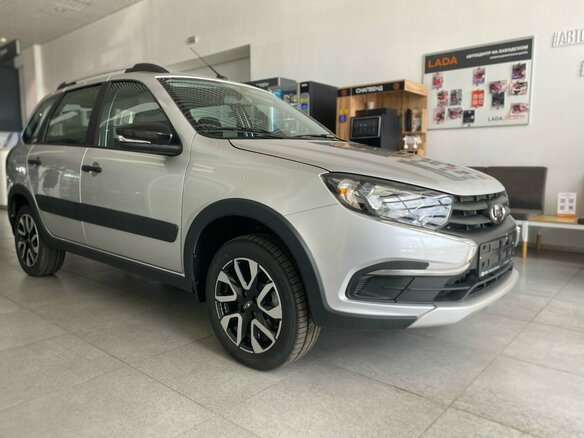 2026 Lada (ВАЗ) Granta Cross I Рестайлинг, серебристый, 1255000 рублей - вид 2