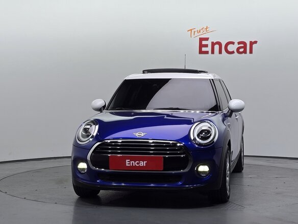 2018 Mini Hatch Cooper III (F55/F56) Рестайлинг, синий, 1360000 рублей - вид 2