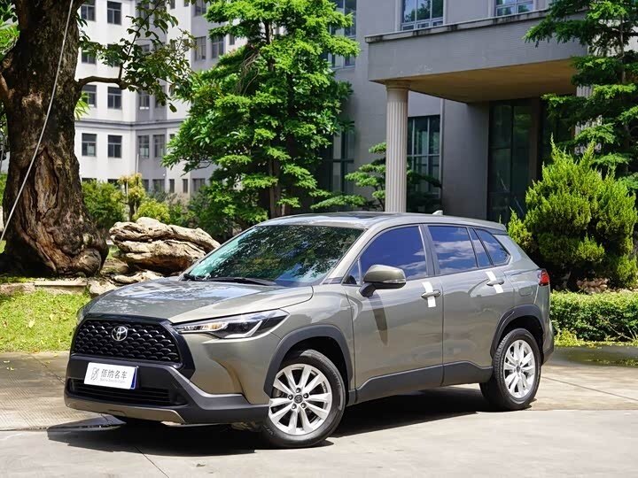 Открыть фотографии: Toyota Corolla Cross I