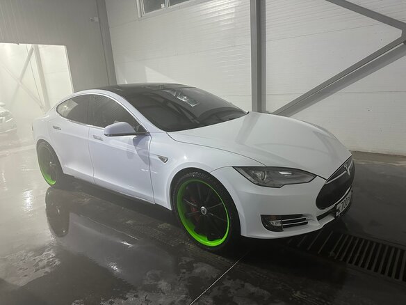 2013 Tesla Model S 60 I, белый, 3000000 рублей