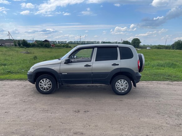 2012 Chevrolet Niva I Рестайлинг, серый, 590000 рублей - вид 4