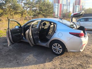 2019 Kia Rio IV, серебристый, 1230000 рублей, вид 4