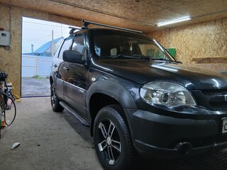 2012 Chevrolet Niva I Рестайлинг, чёрный, 530000 рублей, вид 2