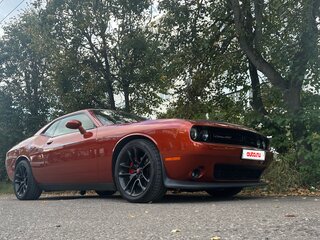 2020 Dodge Challenger III Рестайлинг 2, оранжевый, 5500000 рублей, вид 3