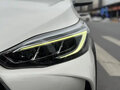2022 Toyota Yaris L X XP150 Рестайлинг, белый - вид 2