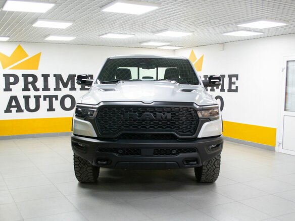 2026 Ram 1500 Crew Cab V Рестайлинг, серебристый, 10199000 рублей - вид 1