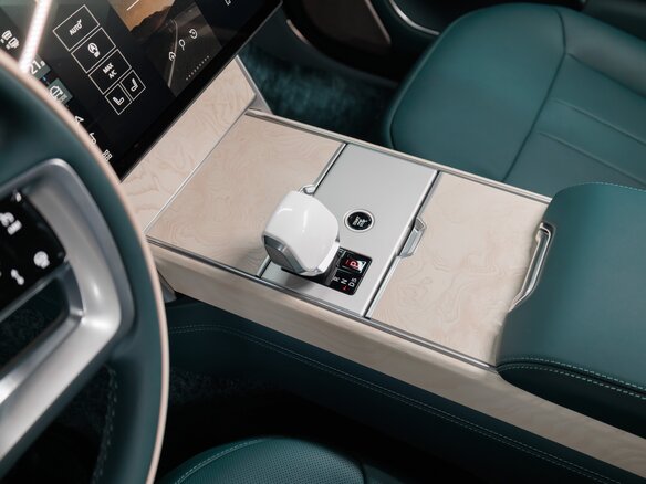 2025 Land Rover Range Rover P615 MHEV Long V, чёрный - вид 17