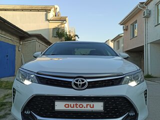 2016 Toyota Camry VII (XV50) Рестайлинг, белый, 1590000 рублей, вид 4