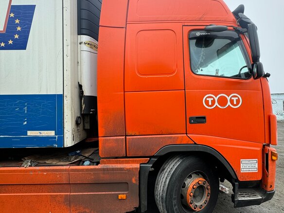 2013 Volvo FH, оранжевый, 4800000 рублей - вид 3