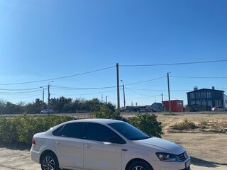 2017 Volkswagen Polo V Рестайлинг, белый, 1190000 рублей, вид 4