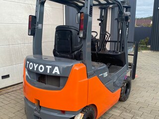 2013 Toyota Дизельные, оранжевый, 1264177 рублей, вид 2