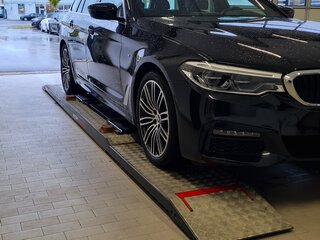 2019 BMW 5 серии 520d xDrive VII (G30/G31/G38), чёрный, 4099000 рублей, вид 2