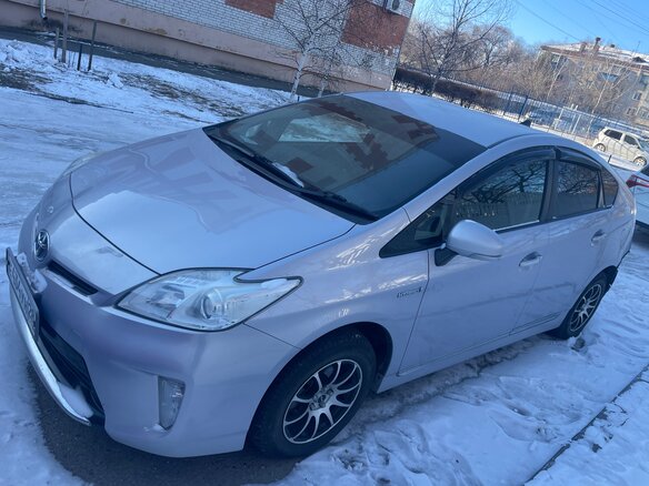 2013 Toyota Prius III Рестайлинг (XW30), серый, 1280000 рублей