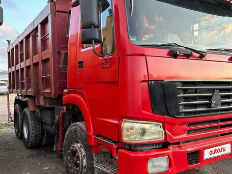 2007 Sinotruk Howo ZZ3407, красный, 1350000 рублей, вид 3