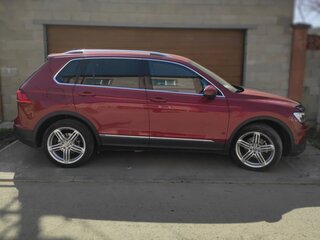 2017 Volkswagen Tiguan II, пурпурный, 2300000 рублей, вид 2