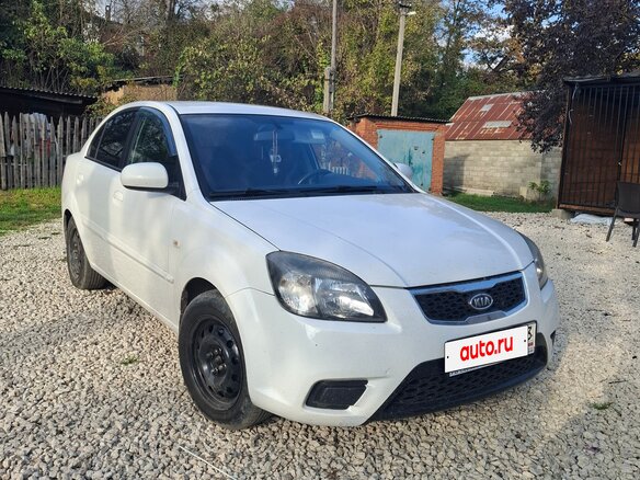2011 Kia Rio II Рестайлинг, белый, 600000 рублей - вид 1