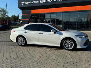 2018 Toyota Camry VIII (XV70), белый, 2700000 рублей, вид 4