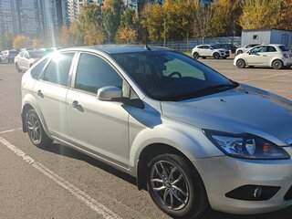 2009 Ford Focus II Рестайлинг, серебристый, 550000 рублей, вид 3