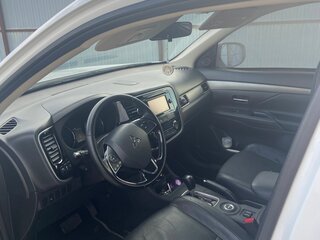 2015 Mitsubishi Outlander III Рестайлинг 2, белый, 1800000 рублей, вид 5