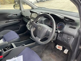 2016 Toyota Wish II Рестайлинг, чёрный, 2050000 рублей, вид 4