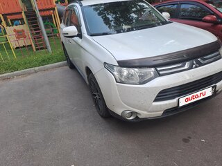 2013 Mitsubishi Outlander III, белый, 1500000 рублей, вид 3