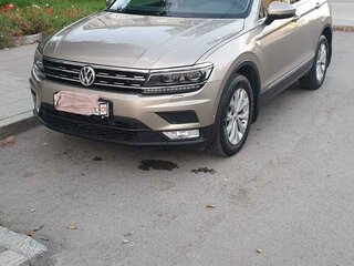 2017 Volkswagen Tiguan II, бежевый, 2150000 рублей, вид 1