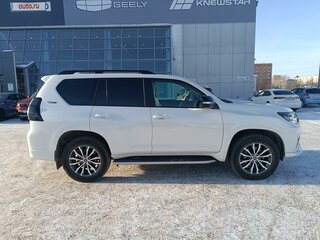 2021 Toyota Land Cruiser Prado 150 Series Рестайлинг 3, белый, 8700000 рублей, вид 4