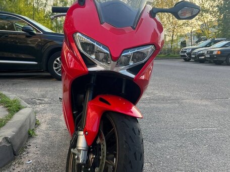 2014 Honda VFR 800, красный, 725000 рублей, вид 1