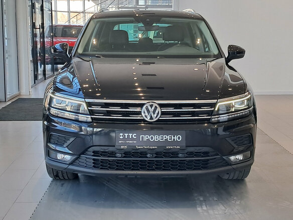 2020 Volkswagen Tiguan II, чёрный, 3410000 рублей - вид 1
