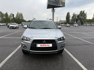 2011 Mitsubishi Outlander II Рестайлинг, серебристый, 950000 рублей, вид 3