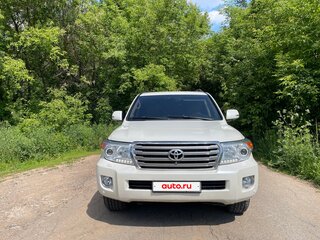 2012 Toyota Land Cruiser 200 Series Рестайлинг 1, белый, 3100000 рублей, вид 3