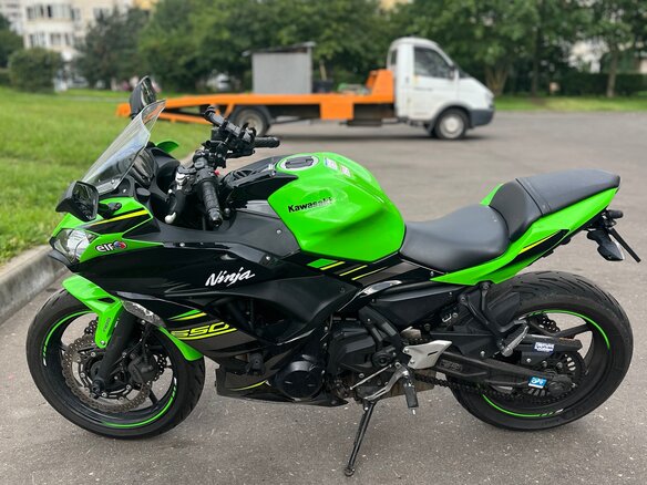 2017 Kawasaki Ninja 650, зелёный, 650000 рублей - вид 1