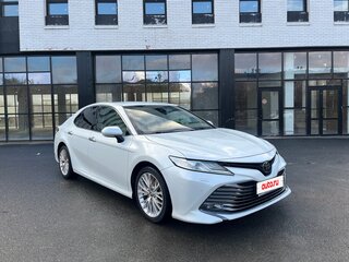 2020 Toyota Camry VIII (XV70), белый, 2700000 рублей, вид 2