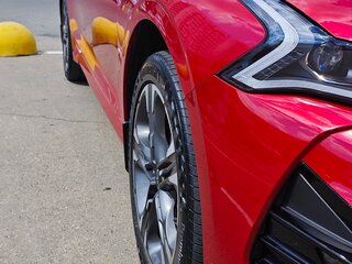 2021 Kia K5 III, красный, 3150000 рублей, вид 4