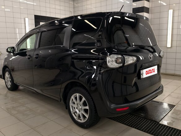 2015 Toyota Sienta II, чёрный, 1100000 рублей - вид 2