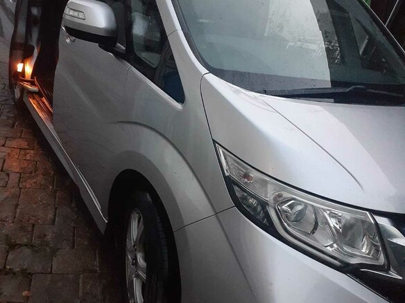 2015 Honda Stepwgn Spada V, серебристый, 1735000 рублей - вид 2