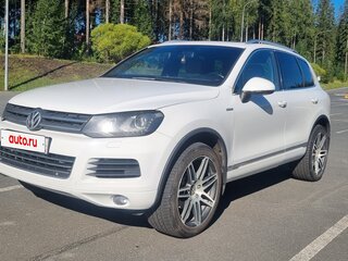 2014 Volkswagen Touareg II, белый, 2350000 рублей, вид 3