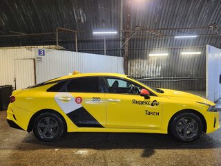 2021 Kia K5 III, жёлтый, 1400000 рублей, вид 2