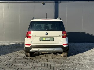 2015 Skoda Yeti I Рестайлинг, белый, 1670000 рублей, вид 4