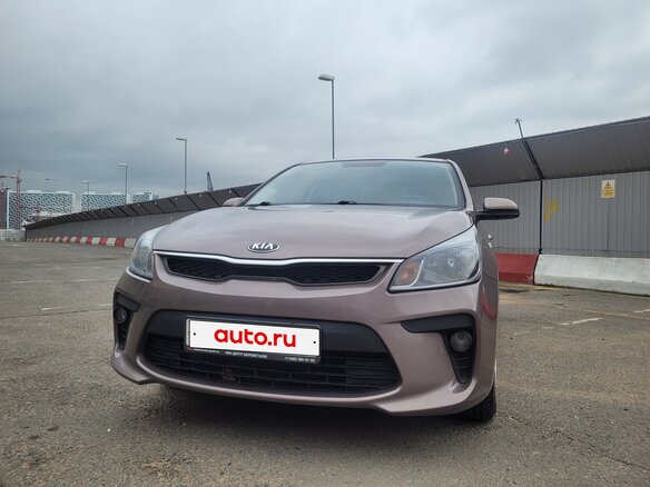 2020 Kia Rio IV, коричневый, 1430000 рублей - вид 1