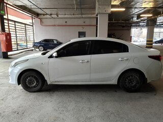 2017 Kia Rio IV, белый, 1080000 рублей, вид 4