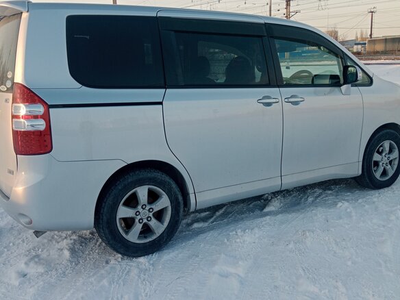 2010 Toyota Noah II (R70), серый, 1750000 рублей - вид 6