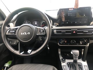 2023 Kia Seltos I, белый, 2480000 рублей, вид 3